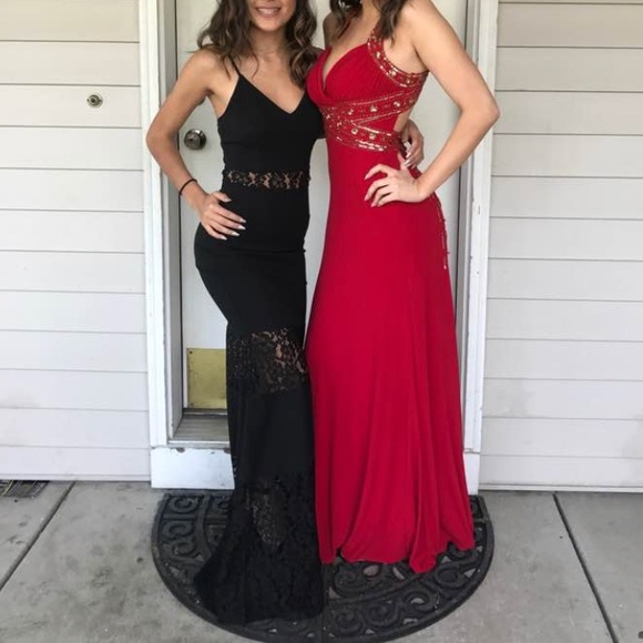 Open Back red gown - Picture 1 of 5